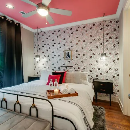 Close To The Gulch - Book Today * Nashville