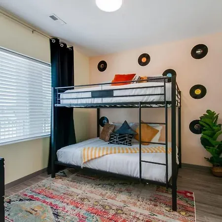 New 4 Bedroom Near Dt Walk To Restaurants * Nashville