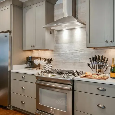 Close To The Gulch - Book Today Nashville