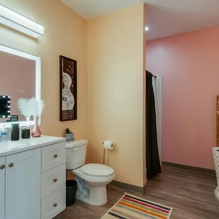 New 4 Bedroom Near Dt Walk To Restaurants Apartment Nashville