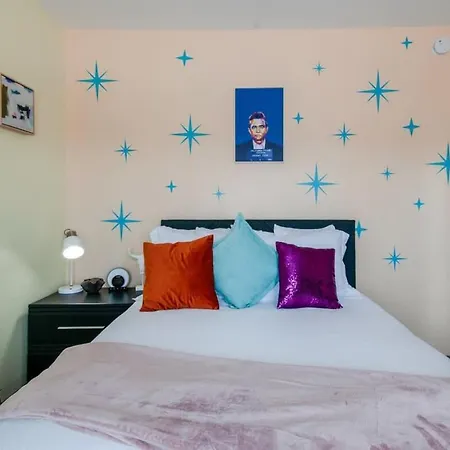 New 4 Bedroom Near Dt Walk To Restaurants Apartment *
