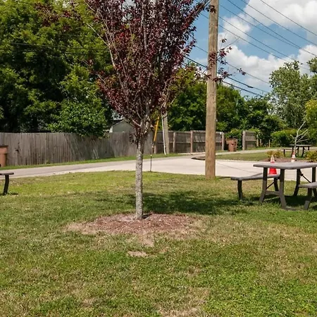 New 4 Bedroom Near Dt Walk To Restaurants Apartment Nashville