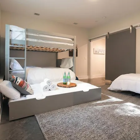 Holiday home Downtown Luxury - 10 Beds & Free Parking *