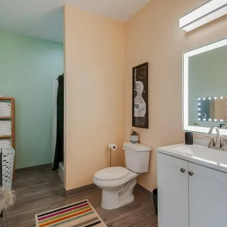 Apartment New 4 Bedroom Near Dt Walk To Restaurants Nashville