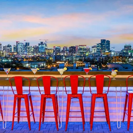 New Nashvegas Downtown Rooftop Views 13beds Holiday home Nashville
