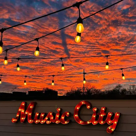 New Nashvegas Downtown Rooftop Views 13beds * Nashville