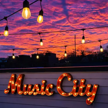 New Nashvegas Downtown Rooftop Views 13beds Holiday home Nashville