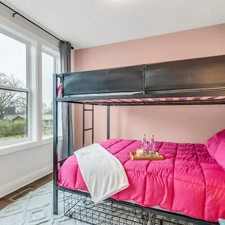 New Luxe 4br 12 Beds - Roofdeck Views - Chefs Kitchen