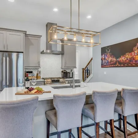 Holiday home New Luxe 4br 12 Beds - Roofdeck Views - Chefs Kitchen Nashville