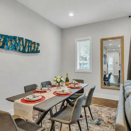 New Luxe 4br 12 Beds - Roofdeck Views - Chefs Kitchen