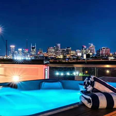 New We Roll Rooftop - Hot Tub With Views - 13 Beds