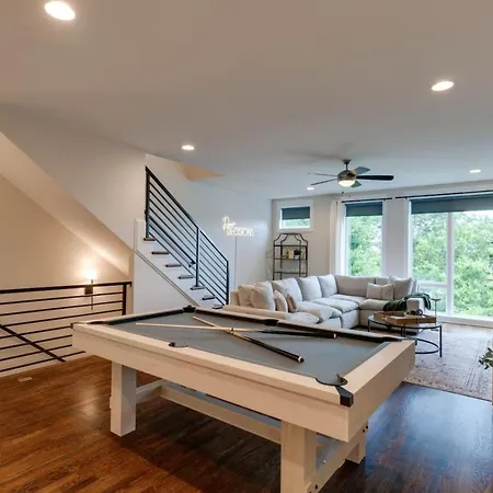 Unforgettable Townhome-close To Broadway-10 Beds! Holiday home *