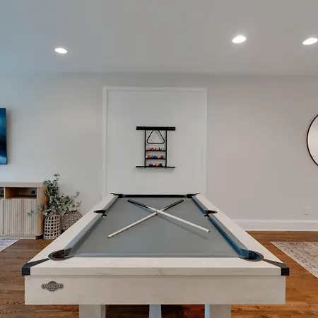 Unforgettable Townhome-close To Broadway-10 Beds! Holiday home