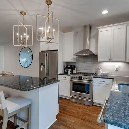 Unforgettable Townhome-close To Broadway-10 Beds! *