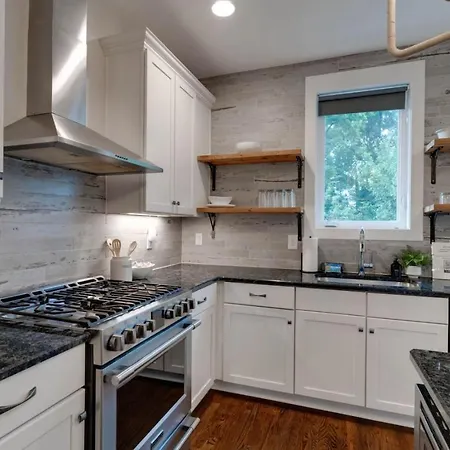 Unforgettable Townhome-close To Broadway-10 Beds! *