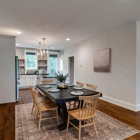 Unforgettable Townhome-close To Broadway-10 Beds! *