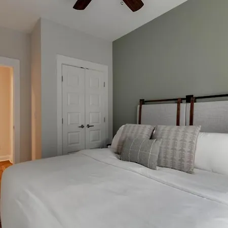 Holiday home Unforgettable Townhome-close To Broadway-10 Beds! *