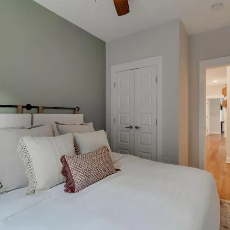Unforgettable Townhome-close To Broadway-10 Beds!