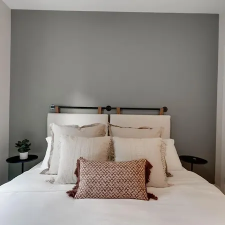 Unforgettable Townhome-close To Broadway-10 Beds! Holiday home