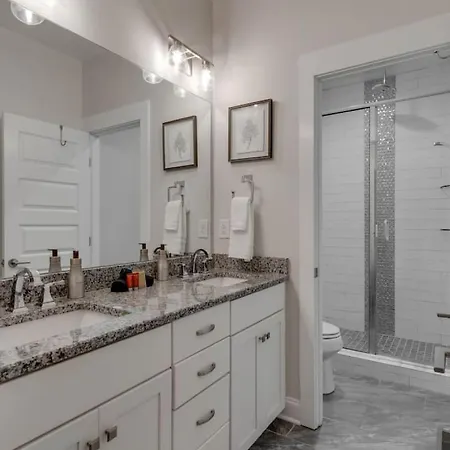 Unforgettable Townhome-close To Broadway-10 Beds! *