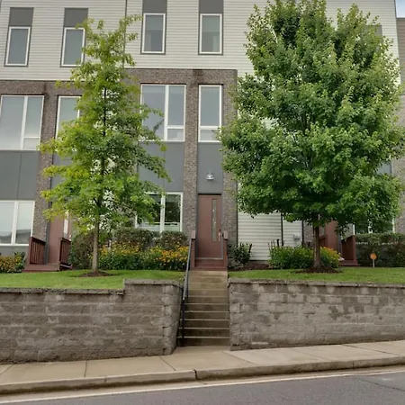 Unforgettable Townhome-close To Broadway-10 Beds! Holiday home *