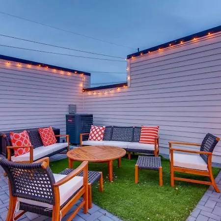 Beautiful 3 Bedroom! Near Broadway-12th S-gulch Holiday home Nashville