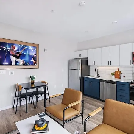 Holiday home Vinyl - Rooftop Pool - Gym - On Music Row *