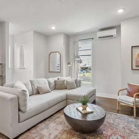 East Nash 3br/3.5ba | Rooftop Fire Pit + Views Holiday home Nashville