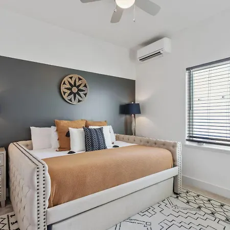East Nash 3br/3.5ba | Rooftop Fire Pit + Views Nashville
