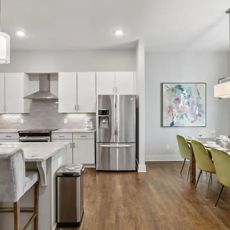 Holiday home East Nash 3br/3.5ba | Rooftop Fire Pit + Views Nashville