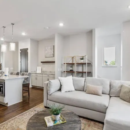 Holiday home East Nash 3br/3.5ba | Rooftop Fire Pit + Views Nashville