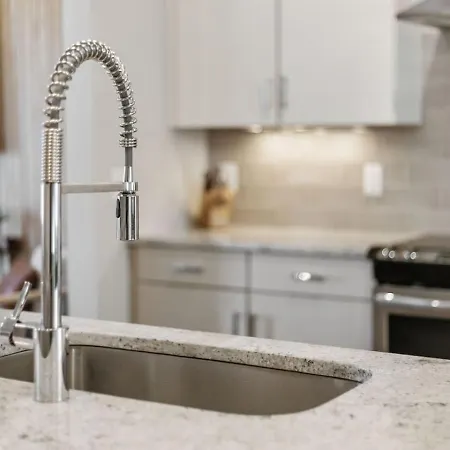 East Nash 3br/3.5ba | Rooftop Fire Pit + Views *