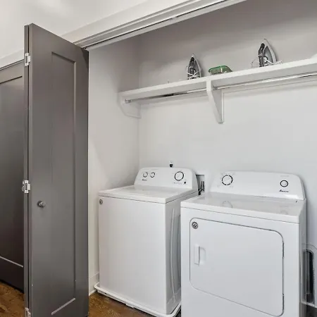 East Nash 3br/3.5ba | Rooftop Fire Pit + Views Nashville
