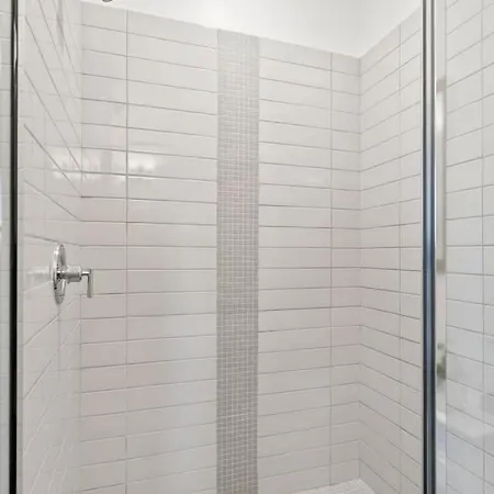 Holiday home East Nash 3br/3.5ba | Rooftop Fire Pit + Views Nashville