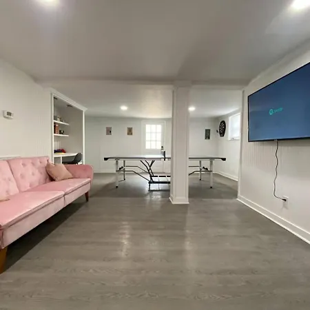 The Playhouse: 4br With Spa, Basketball & Games Holiday home