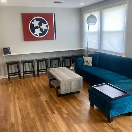 The Playhouse: 4br With Spa, Basketball & Games Holiday home Nashville