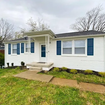 Holiday home The Playhouse: 4br With Spa, Basketball & Games Nashville