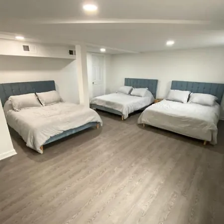 The Playhouse 4br With Spa, Basketball & Games Holiday home *