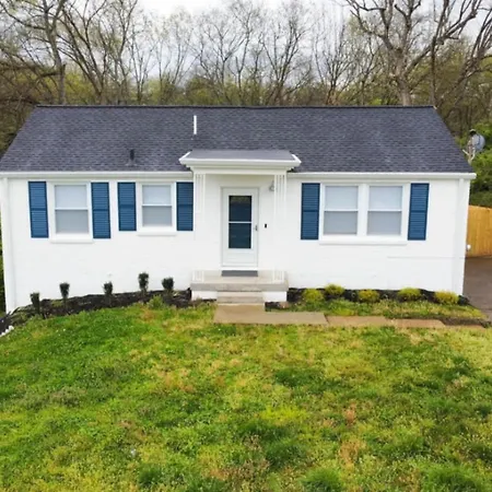 The Playhouse 4br With Spa, Basketball & Games Nashville