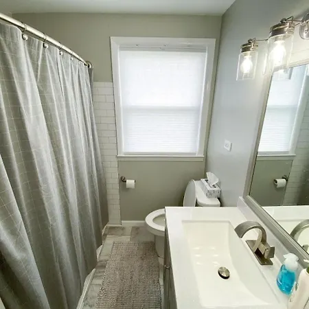 The Playhouse: 4br With Spa, Basketball & Games *