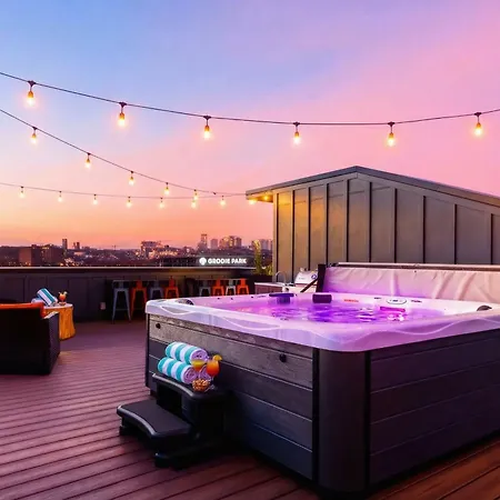 Hot Tub Poker Pool Table & Rooftop Mls View Nashville