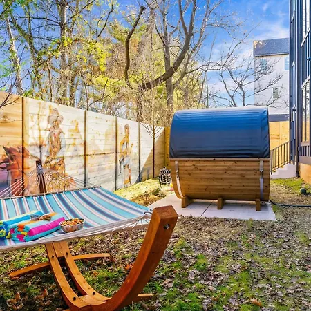 Hot Tub Poker Pool Table & Rooftop Mls View Holiday home