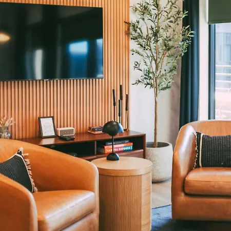 Layla's Downtown Nash Retreat | Walk To Broadway - Pool, Gym, Private Balcony, And More! Nashville