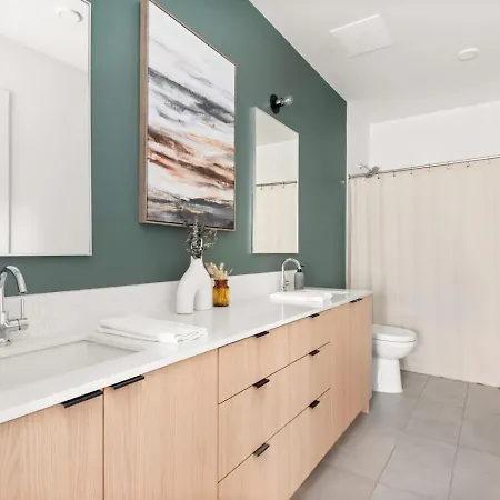 Layla's Downtown Nash Retreat | Walk To Broadway - Pool, Gym, Private Balcony, And More! Nashville
