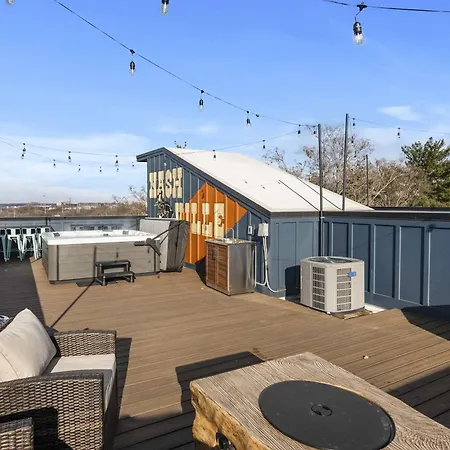 Rooftop Deck Hot Tub & Game In