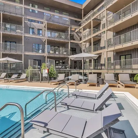 Layla's Downtown Nash Retreat | Walk To Broadway - Pool, Gym, Private Balcony, And More! * Nashville