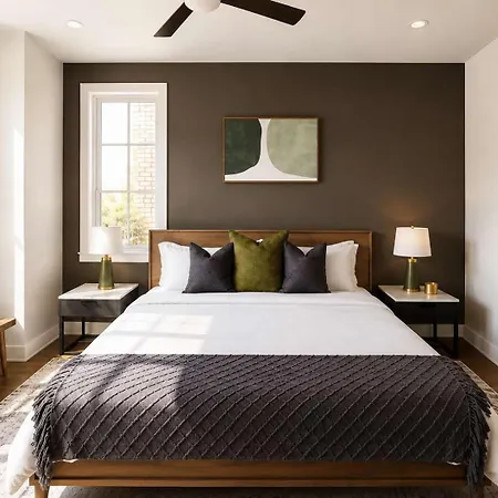 Holiday home 2 West End Homes With Stunning Rooftop Views