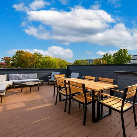 Stylish West End With Rooftop & Patio Holiday home Nashville
