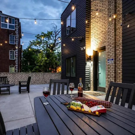 West End Getaway Balcony Near Broadway Holiday home