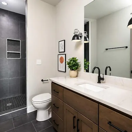 2 West End Homes With Stunning Rooftop Views Holiday home Nashville